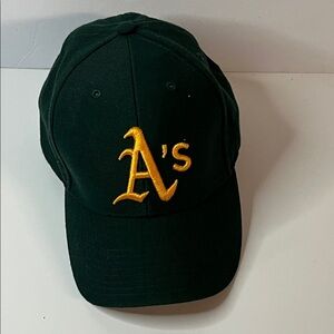 Rare Oakland vintage beautiful dark green A's Green and Gold Baseball Cap